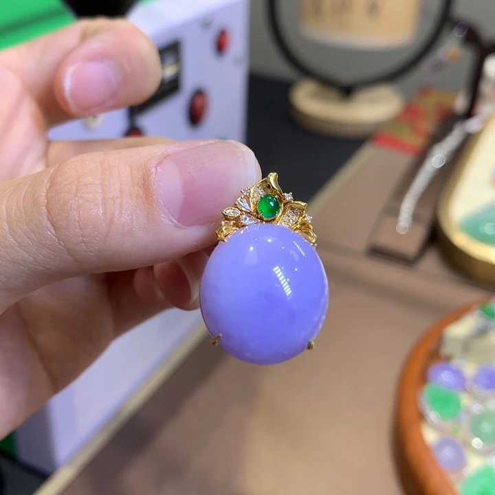 翡翠18K金镶嵌颈饰翡翠