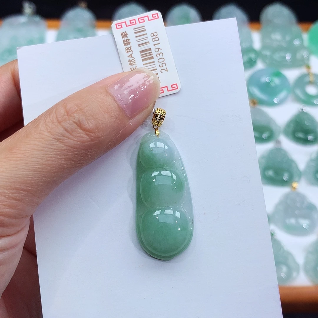 颈饰18K金镶嵌翡翠翡翠吊坠