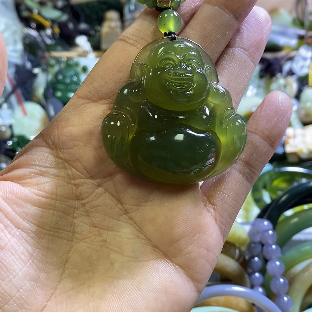 未镶嵌岫玉颈饰一个