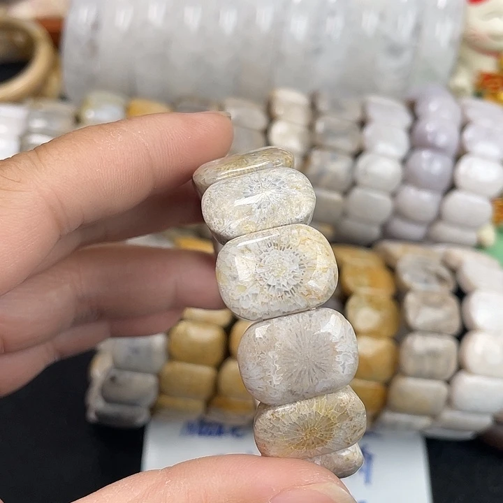 硅化珊瑚（珊瑚玉）未镶嵌手镯