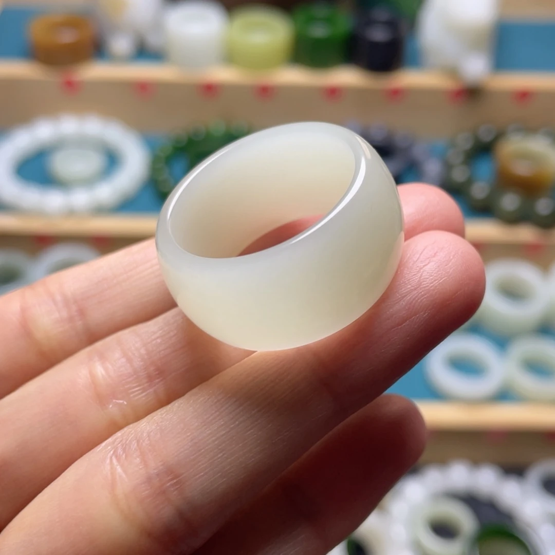 闫***^和田玉未镶嵌戒指