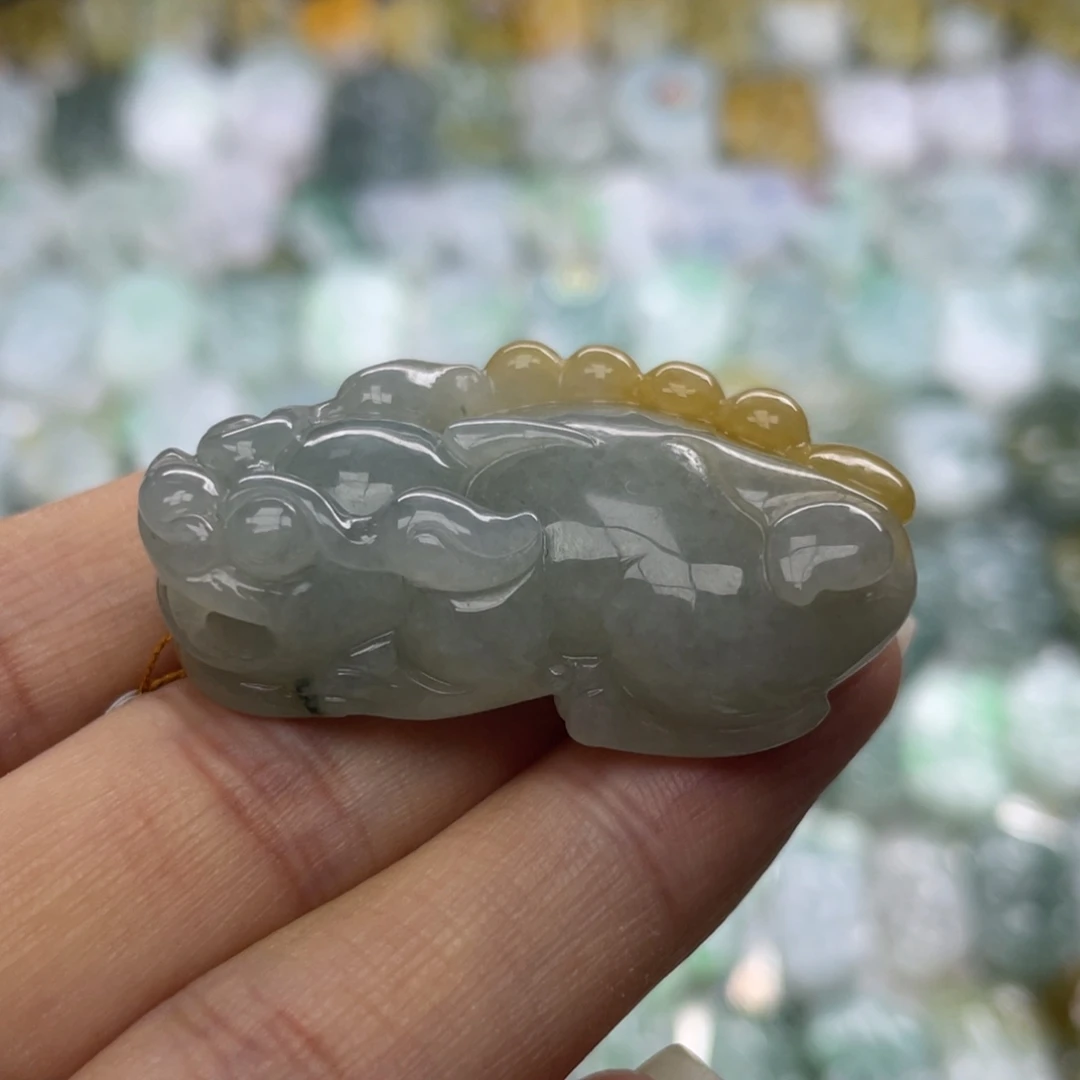 翡翠未镶嵌颈饰貔貅