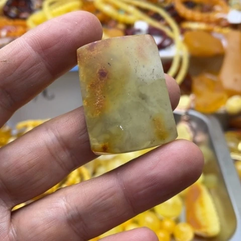 手串植物珀未镶嵌吊坠