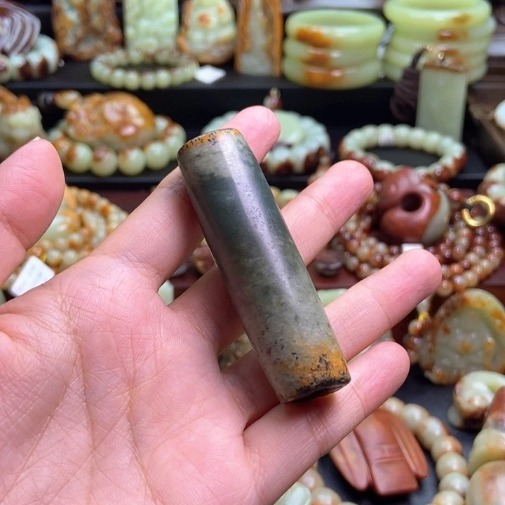 未镶嵌岫岩河磨玉（透闪石质玉）把件