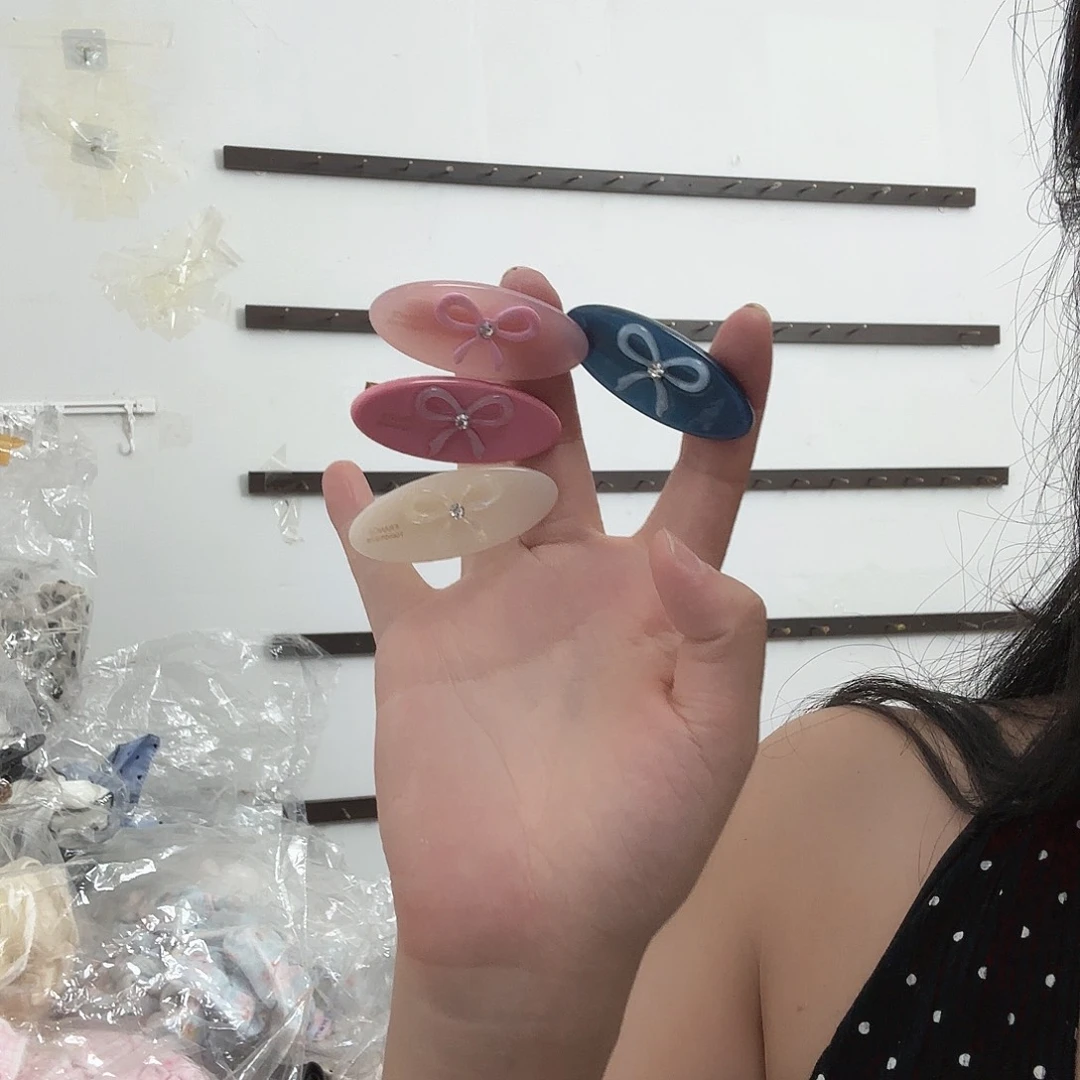 铁合金合成立方氧化锆随机发2个