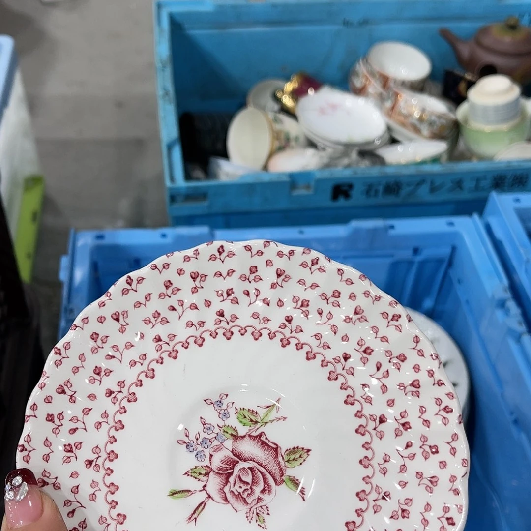 瓷片?****亲不亲的是我们不认识不