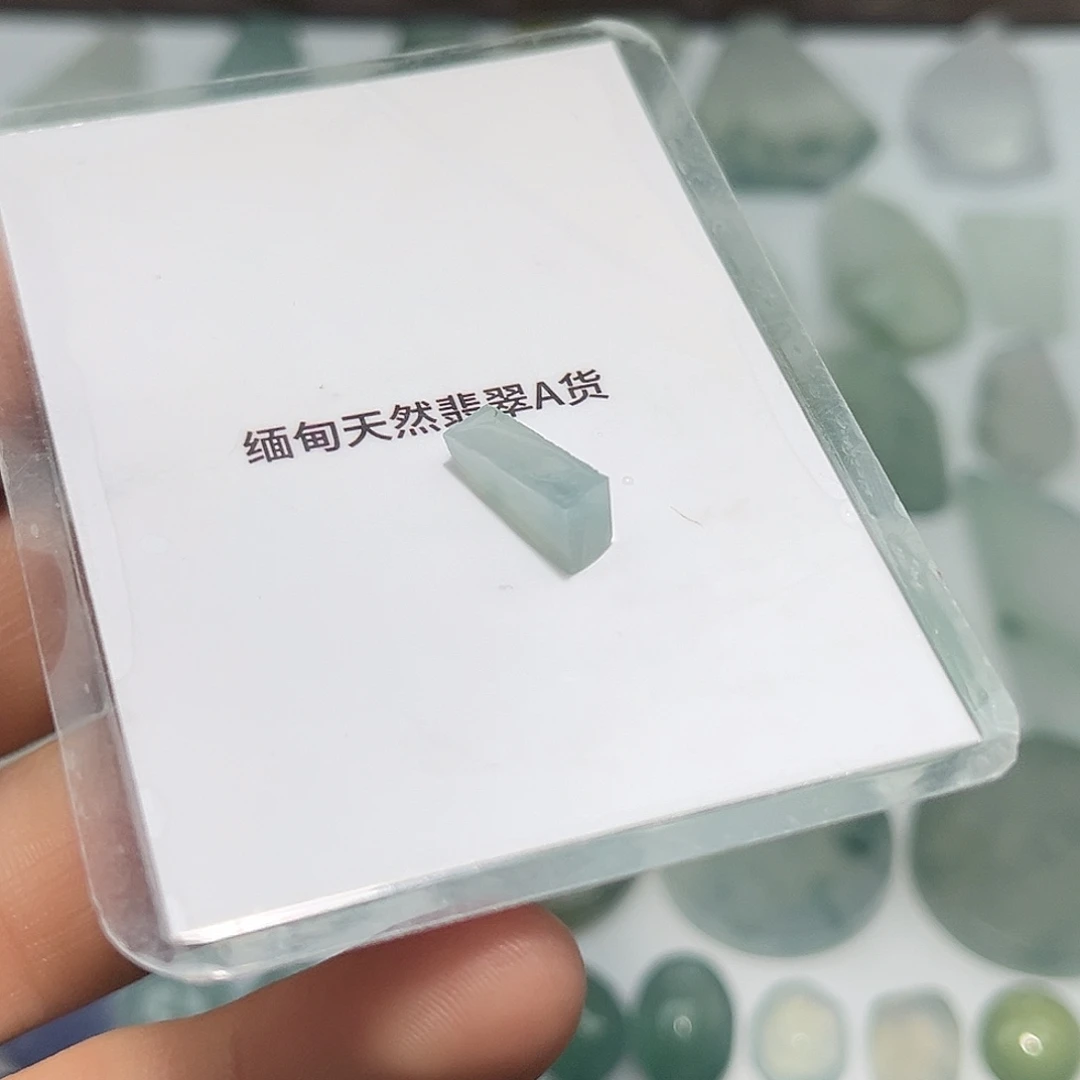 用***5翡翠未镶嵌颈饰5788