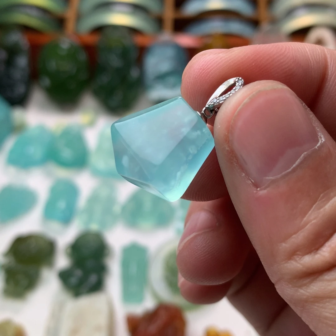 蛇纹石玉未镶嵌锁骨坠