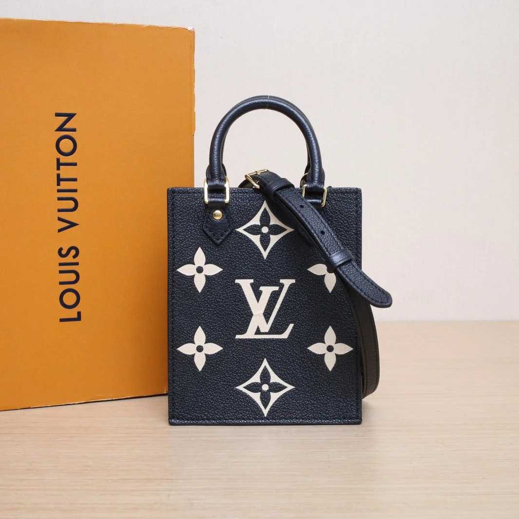 99新 LouisVuitton/路易威登 【娇活动】琴谱包14皮革C芯片889349