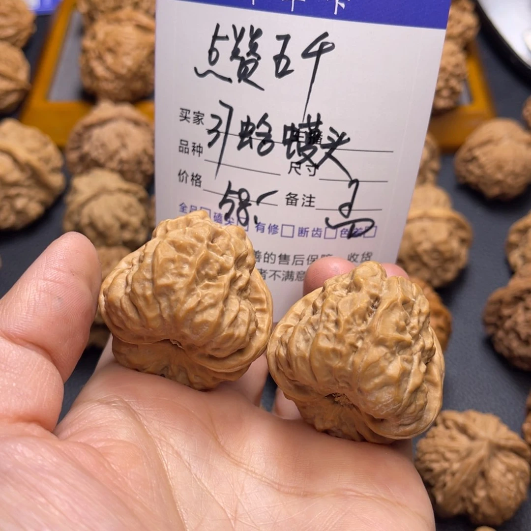 桃核把件37蛤蟆头。   孟