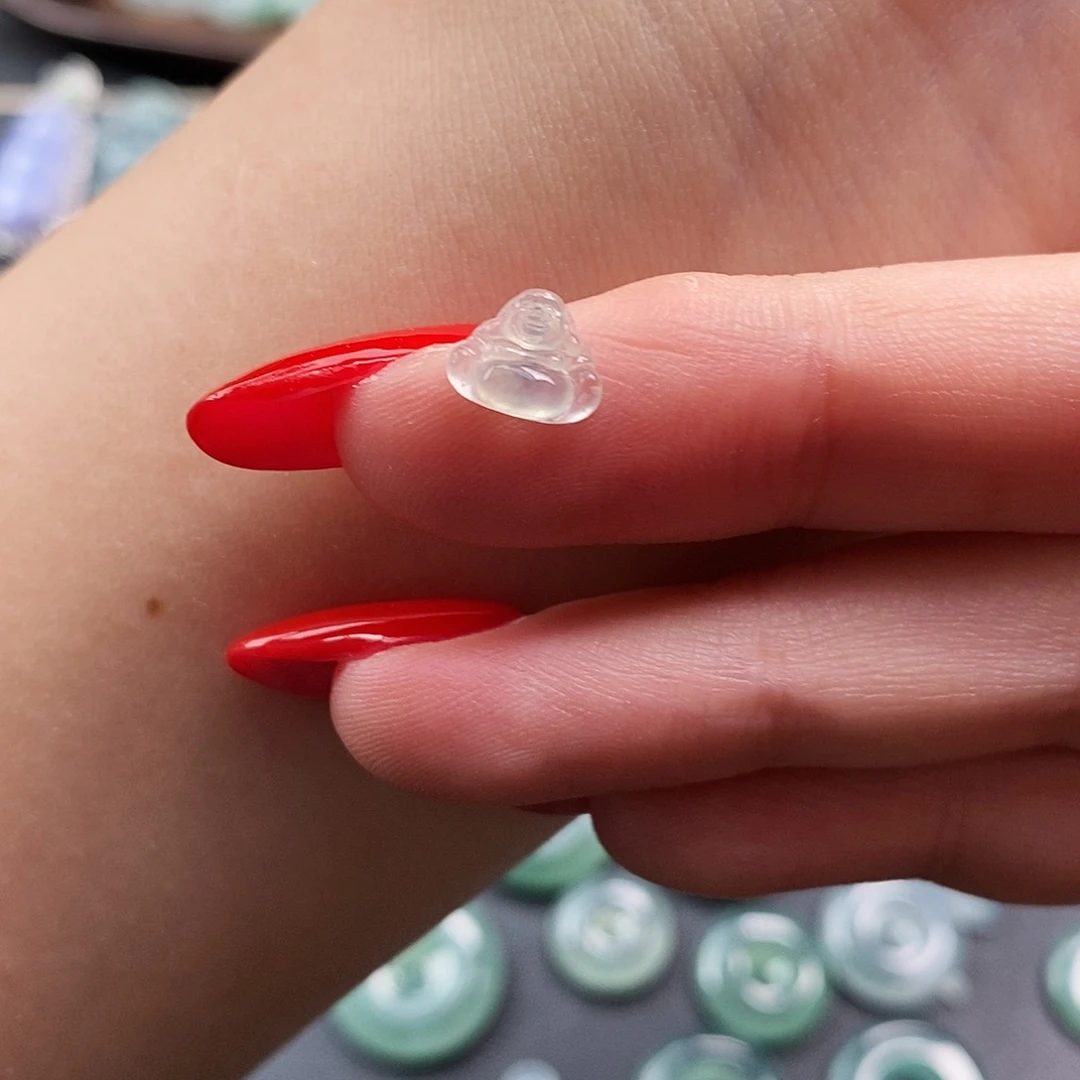 翡翠未镶嵌颈饰佛公