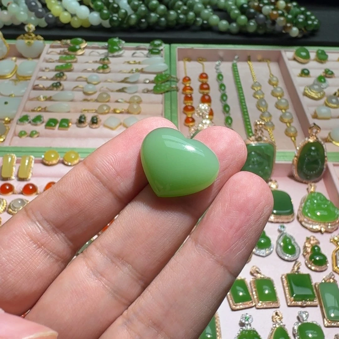 和田玉未镶嵌珠宝半成品葫*粉绿爱心
