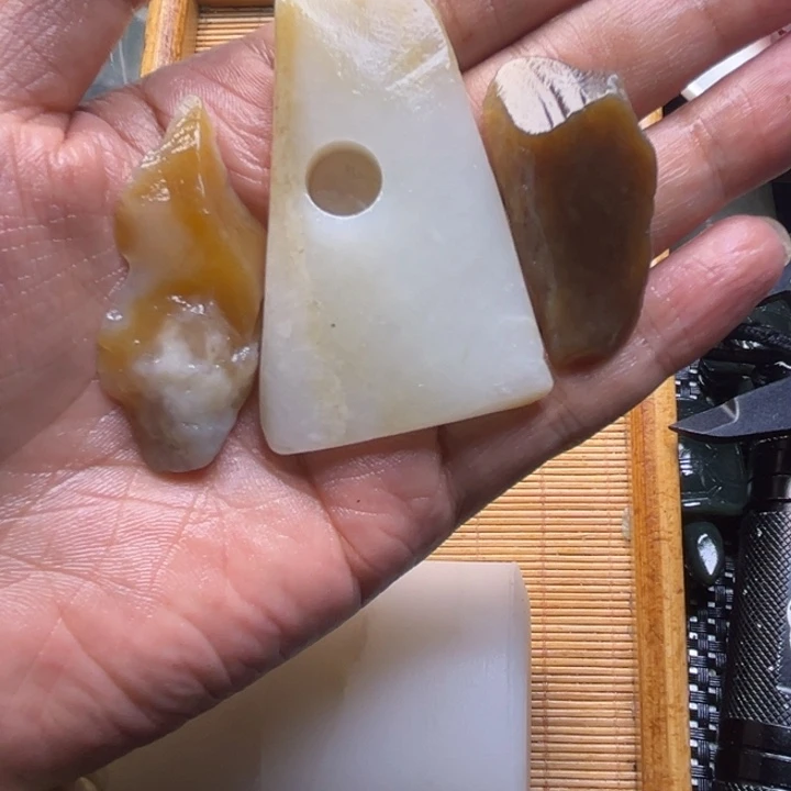 似***华未镶嵌手链和田玉