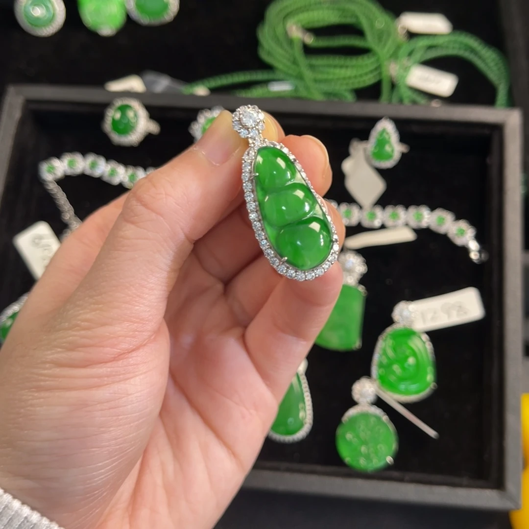 翡翠银S925镶嵌戒指福豆吊坠