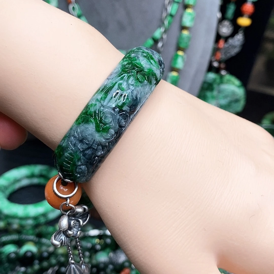 未镶嵌手链翡翠漂亮美眉