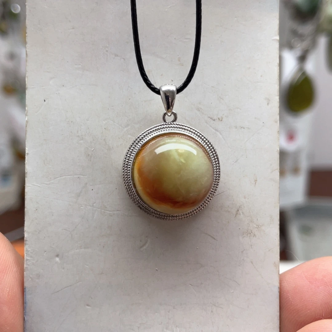 蛇纹石玉未镶嵌吊坠