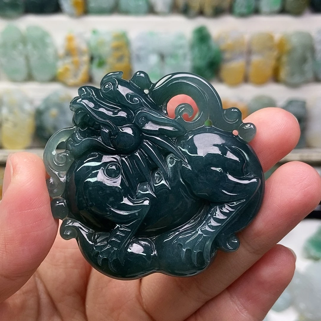 翡翠未镶嵌吊坠(赠链)