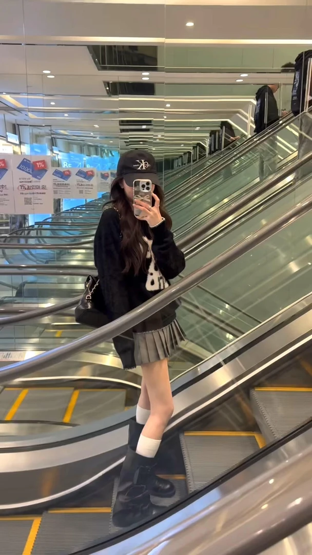 韩系小狗刺绣黑色毛衣女秋冬慵懒风软糯针织上衣半身裙百褶裙套装