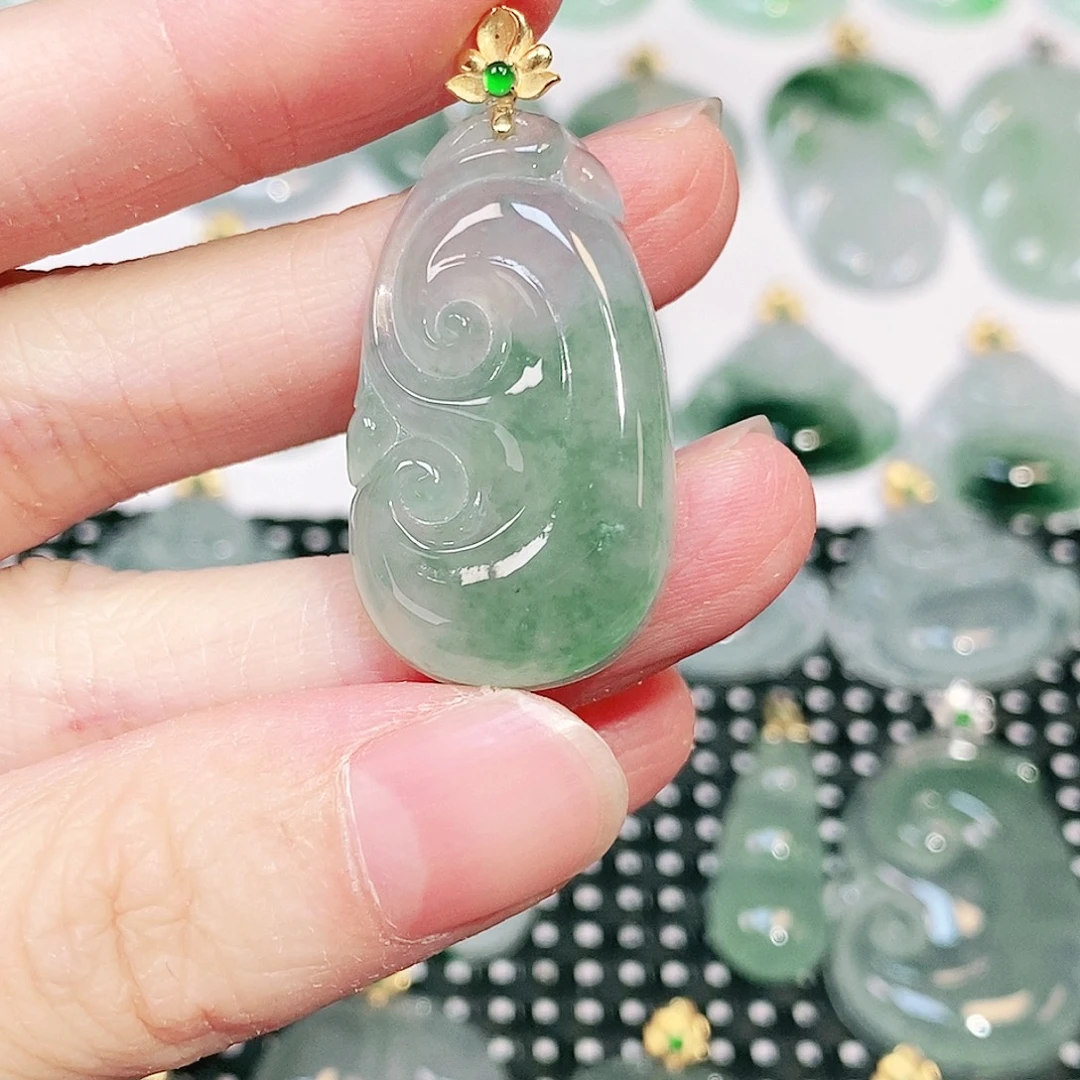 翡翠18K金镶嵌颈饰