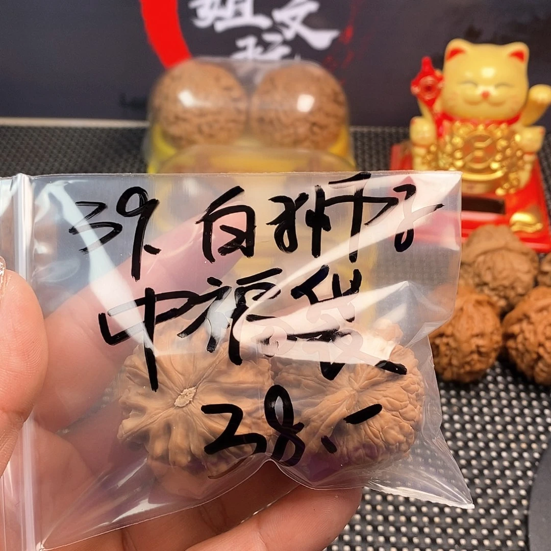 文玩核桃吊坠幸****139尺白狮子