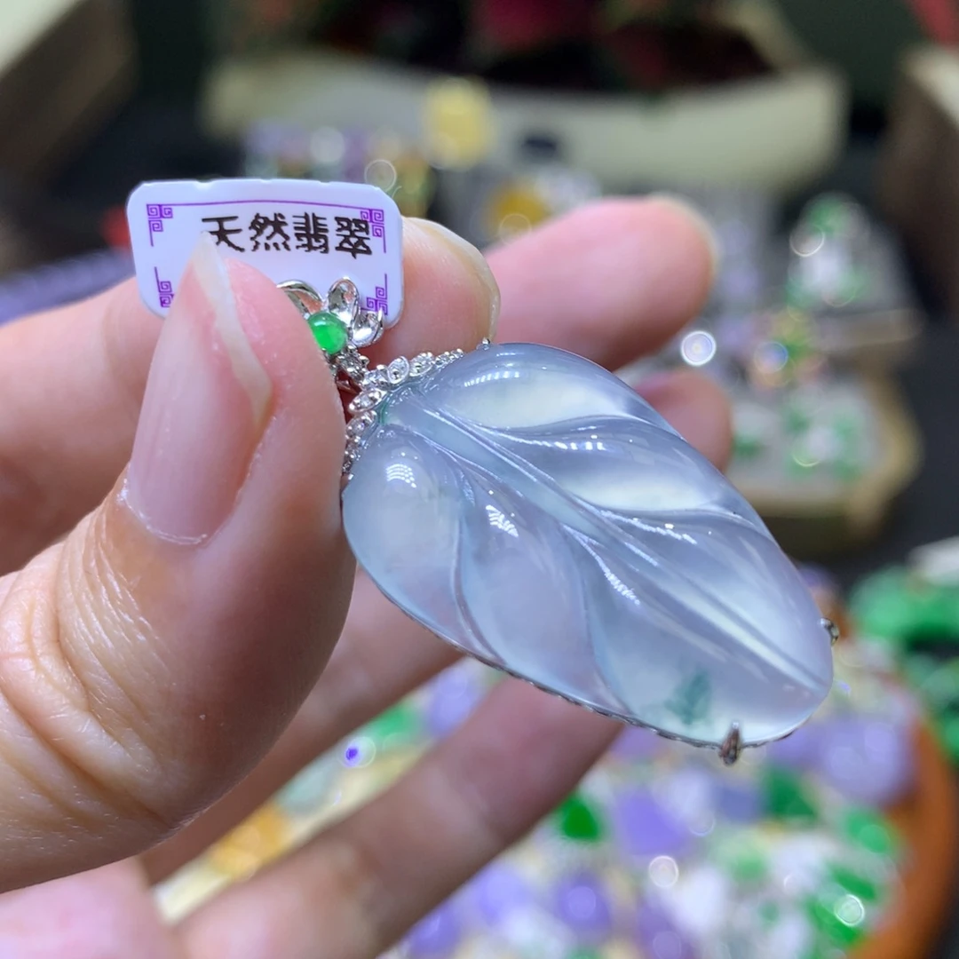 颈饰18K金镶嵌翡翠