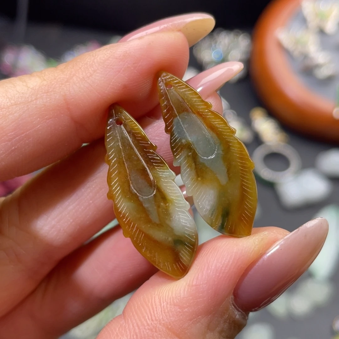 颈饰未镶嵌翡翠羽毛