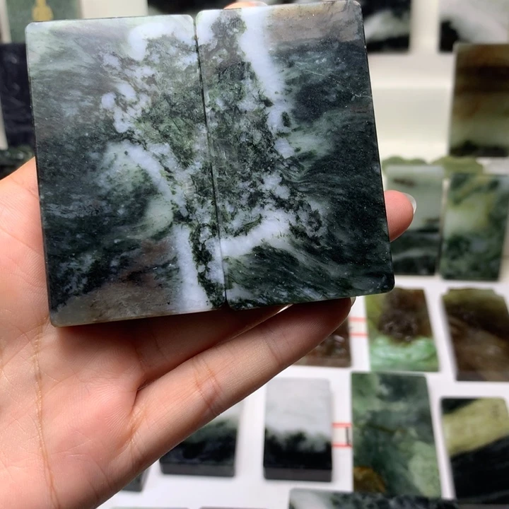 *****独山玉未镶嵌颈饰