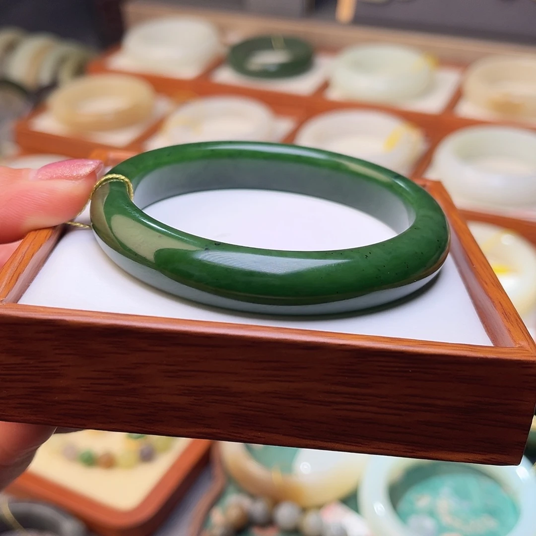 和田玉未镶嵌手镯63