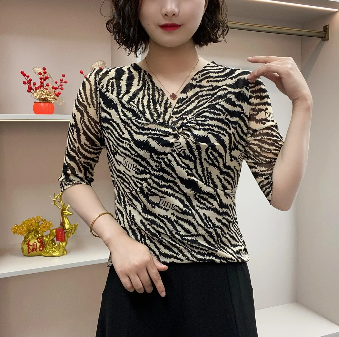 2025夏季新款时尚扭结式中袖设计小衫遮肉显瘦气质百搭妈妈装NNM