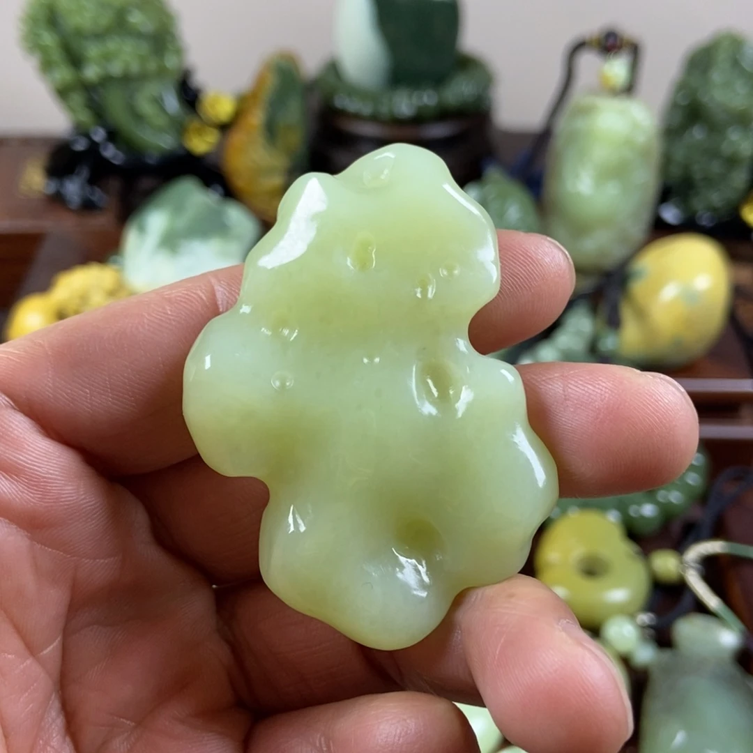 岫岩老玉（透闪石质玉）未镶嵌珠宝奇石