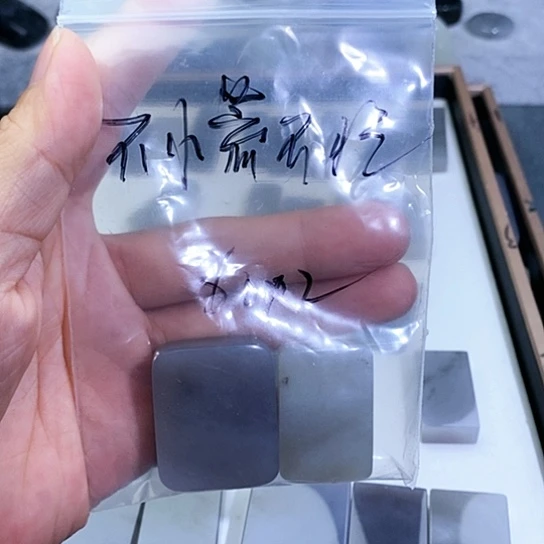 和田玉未镶嵌珠宝半成品不**忙