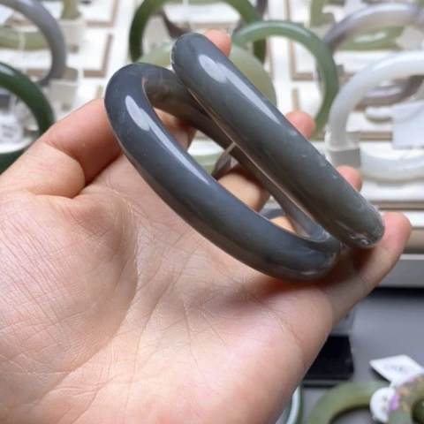白***淼未镶嵌手镯和田玉