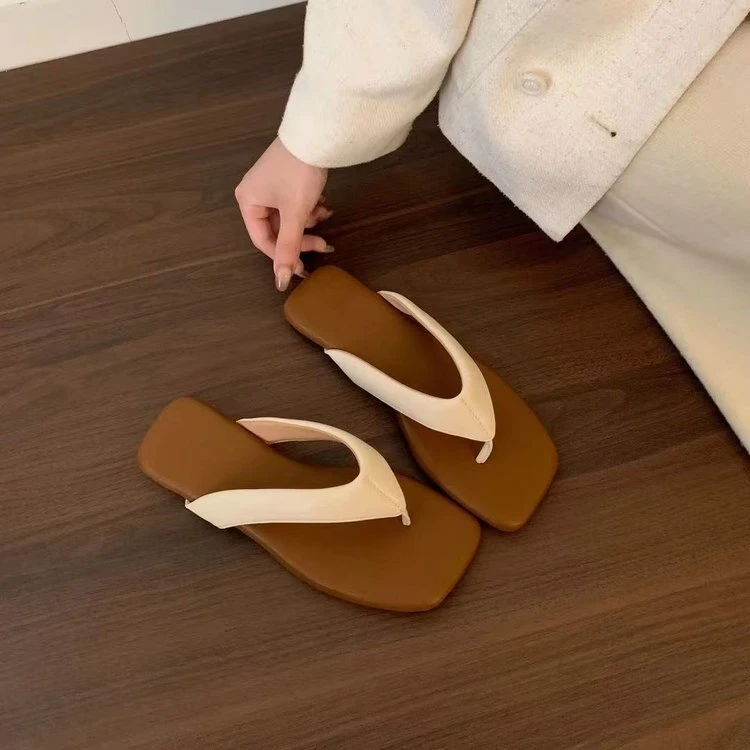平底人字拖女夏外穿2025新款休闲百搭夹脚拖鞋海边沙滩高级感凉拖