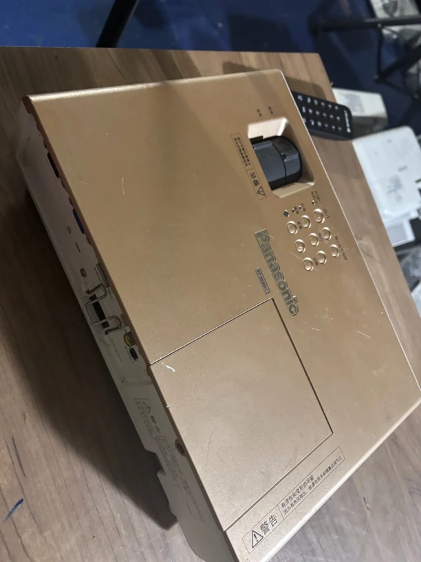 9新 Panasonic/松下 二手 松下投影仪  运费自理