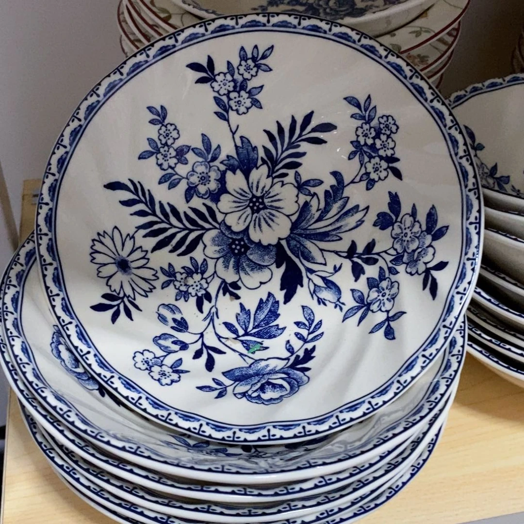 瓷微瑕青花六寸小碗