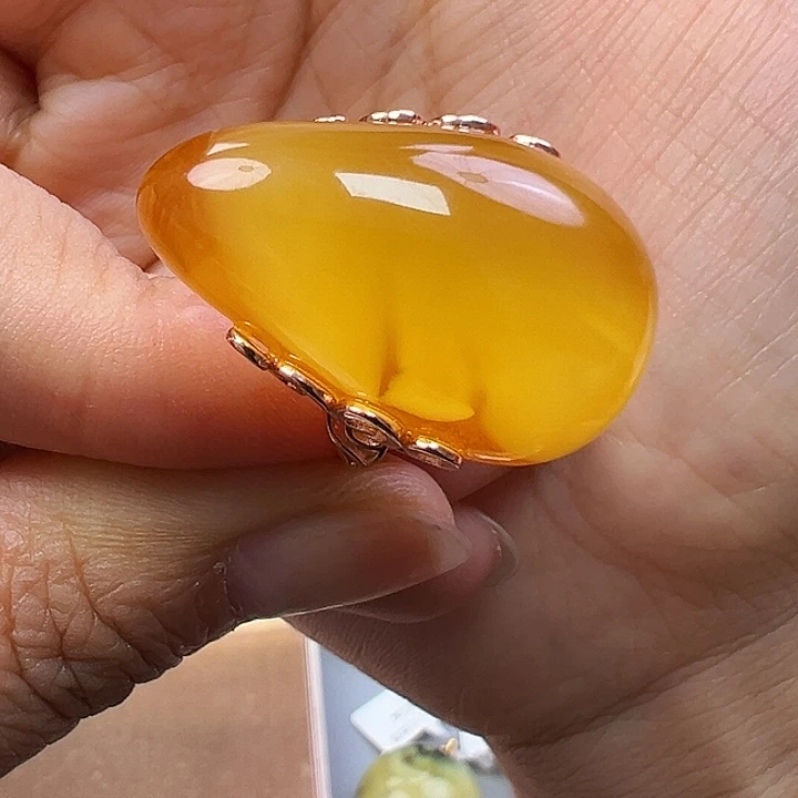 蜜蜡未镶嵌珠宝奇石