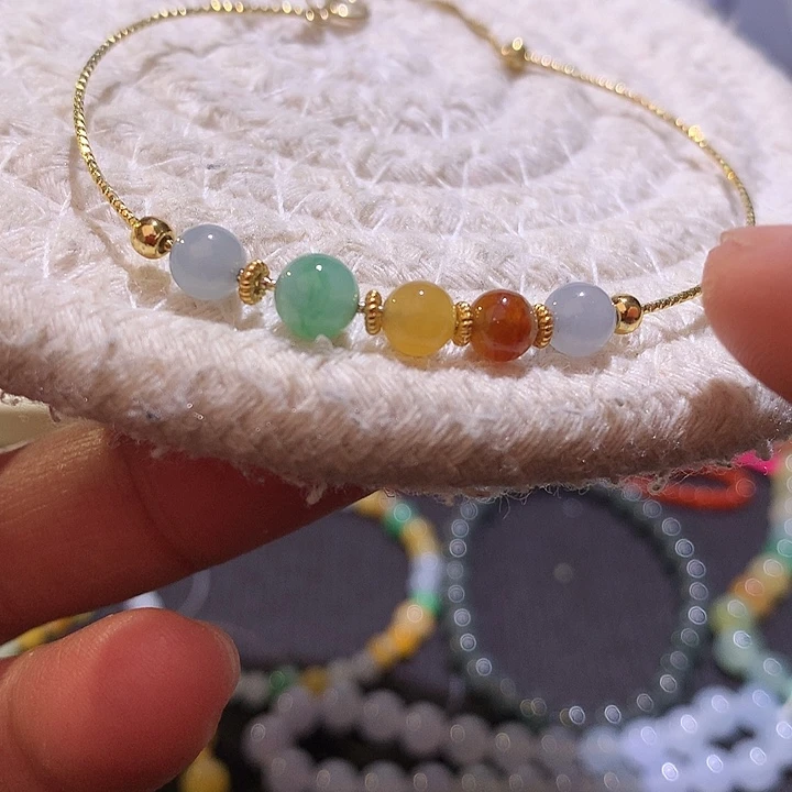 翡翠颈饰未镶嵌5颗翡翠手镯款