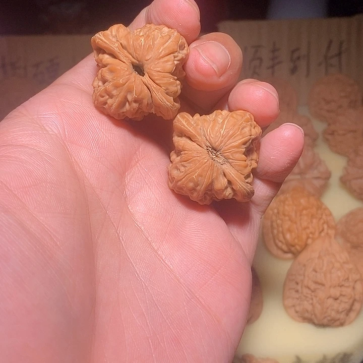 文玩核桃手把件白蛇谷