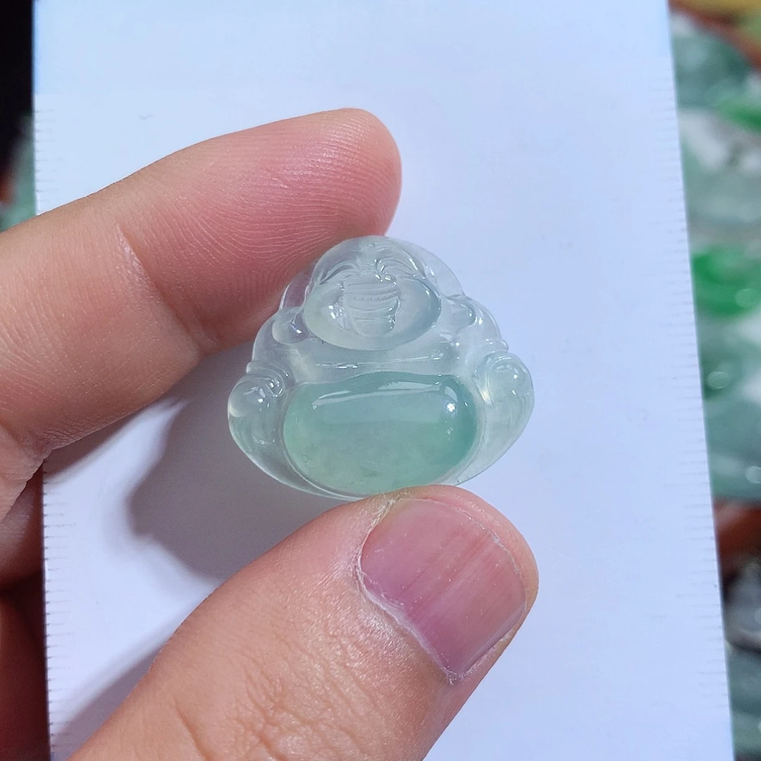 翡翠未镶嵌颈饰佛公