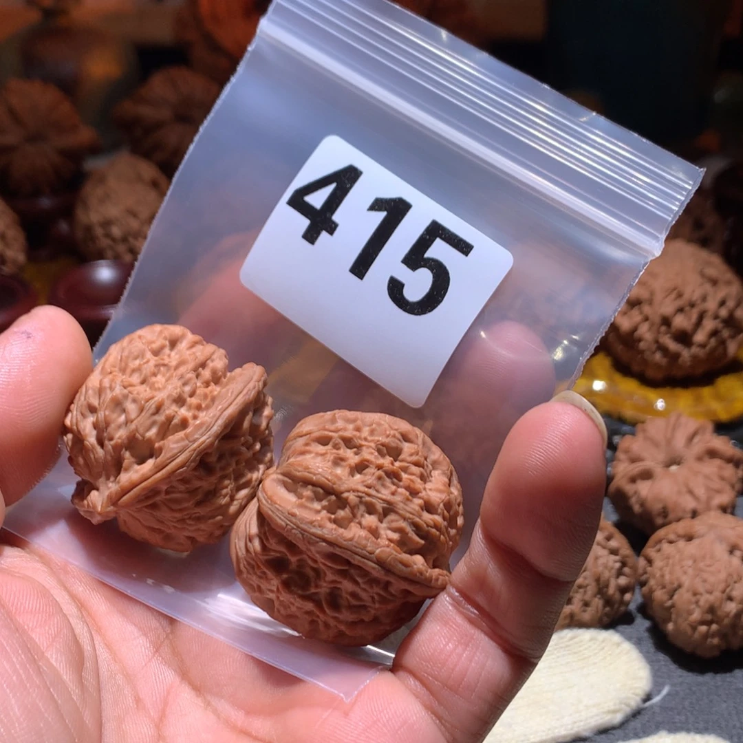 意***斋桃核把件白狮子415号