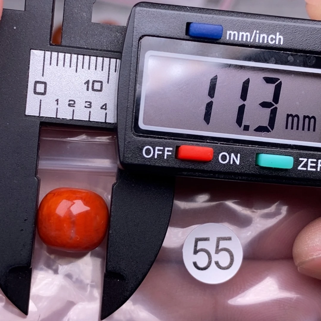 南红玛瑙未镶嵌配饰有瑕疵