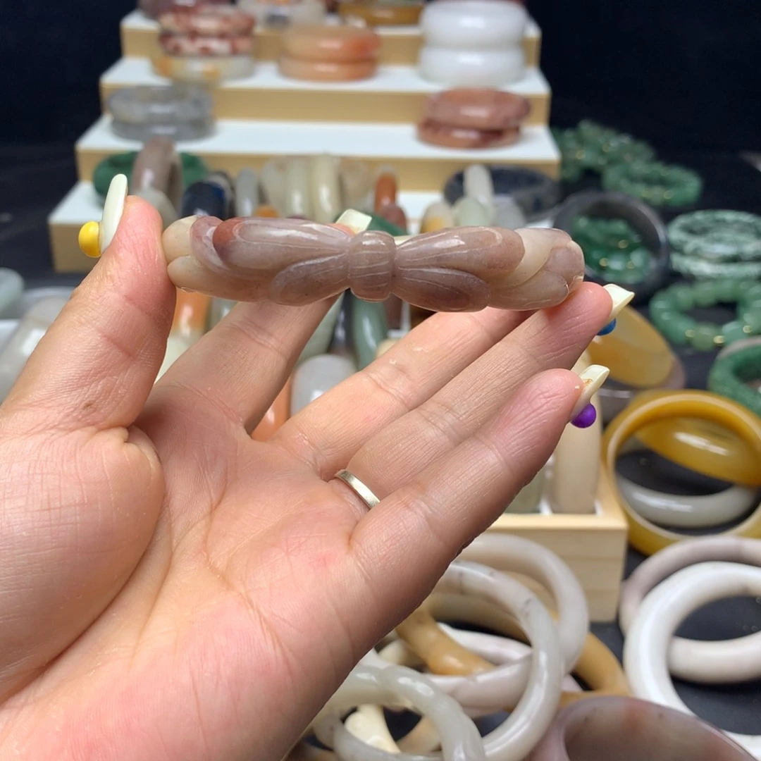 石英质玉未镶嵌手镯晴*