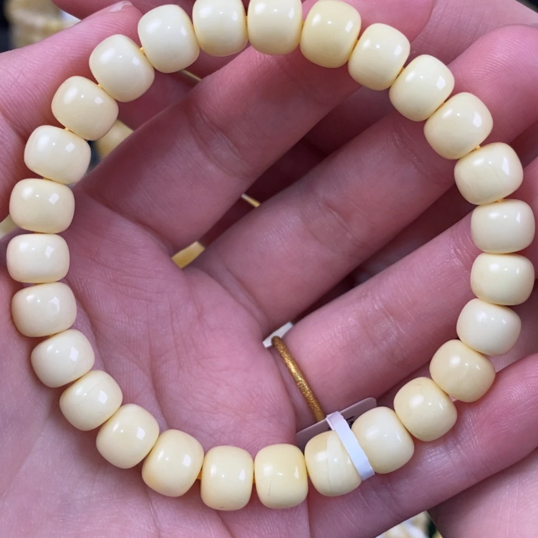 兴***仔蜜蜡未镶嵌珠宝奇石