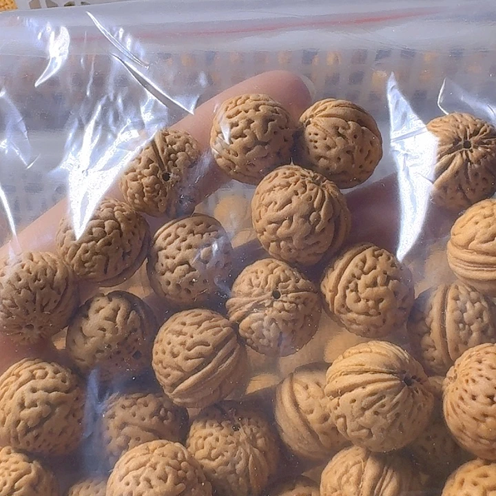 用***4吊坠桃核原皮原色野生肌肉