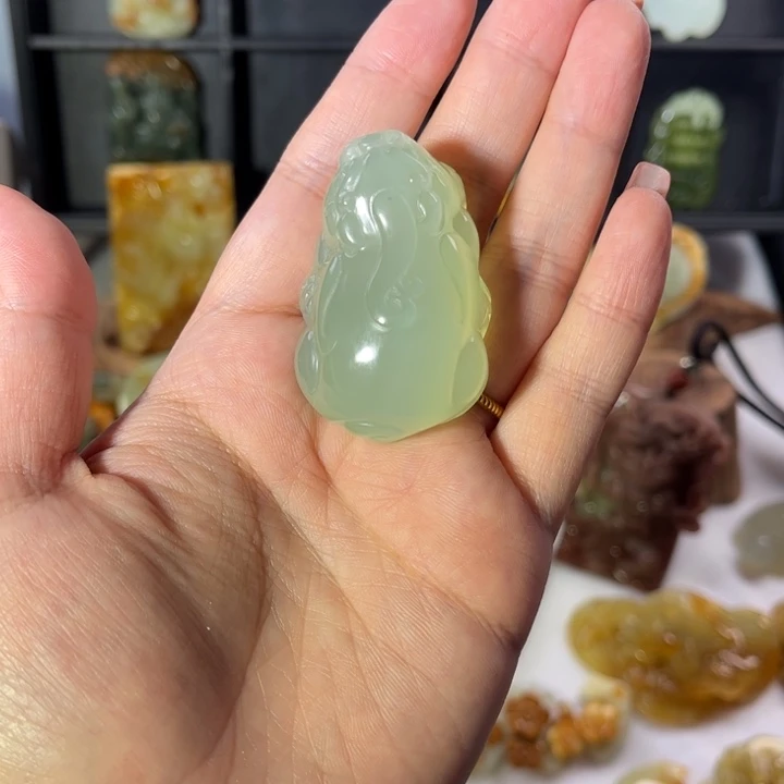 蛇纹石玉颈饰未镶嵌?*乐