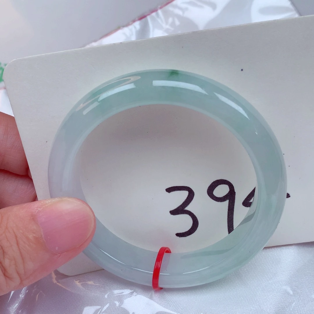 翡翠手镯未镶嵌翡翠