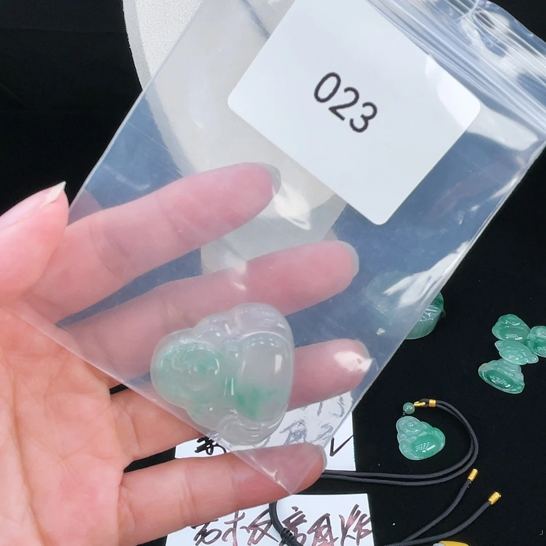 石英质玉（非洲翠）未镶嵌颈饰