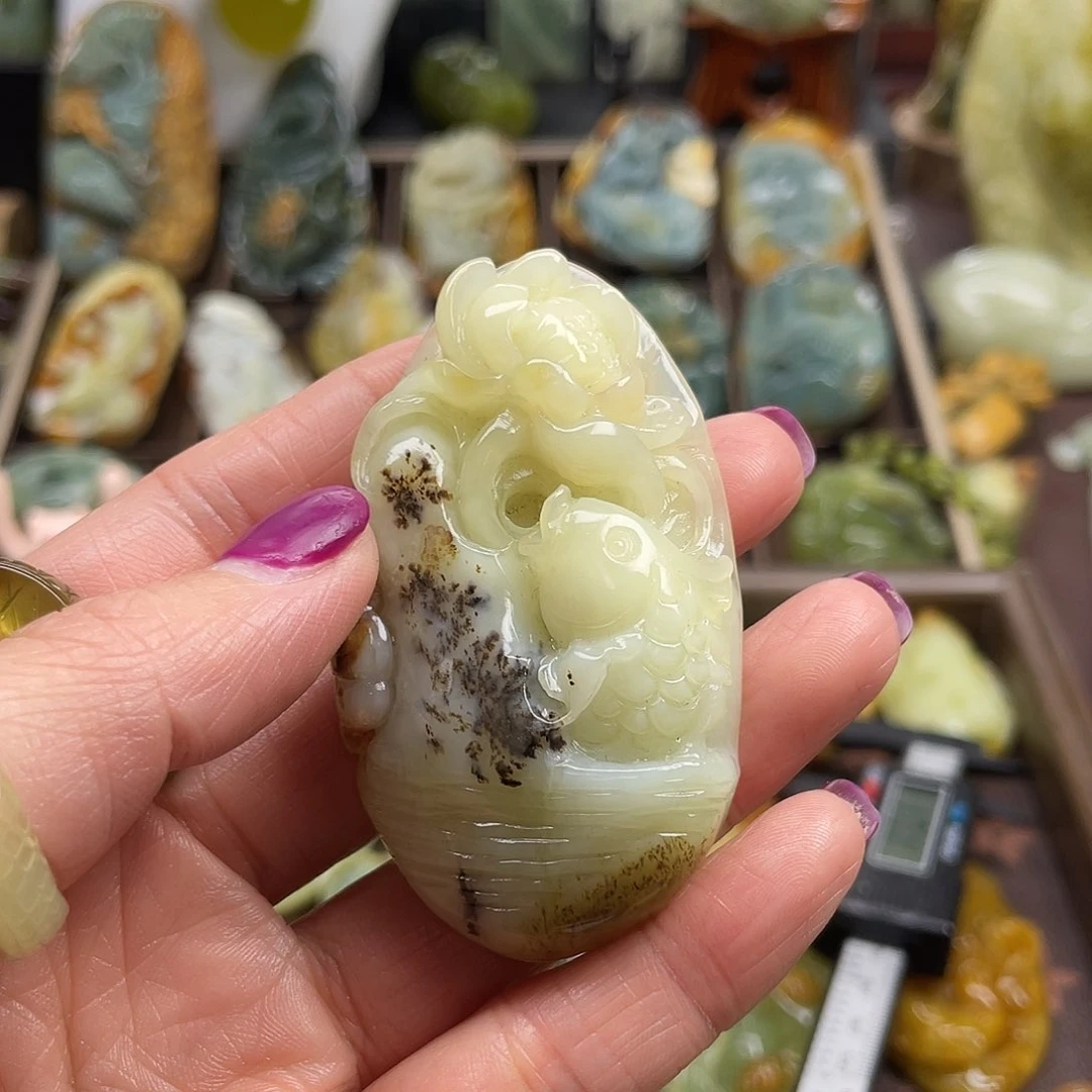 蛇纹石玉颈饰未镶嵌?****?花玉水草鱼