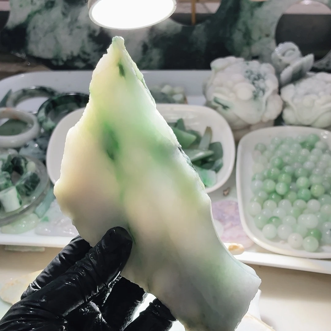 翡翠未镶嵌颈饰边角料