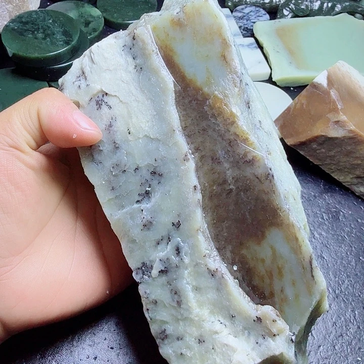 和田玉（糖玉）未镶嵌珠宝奇石